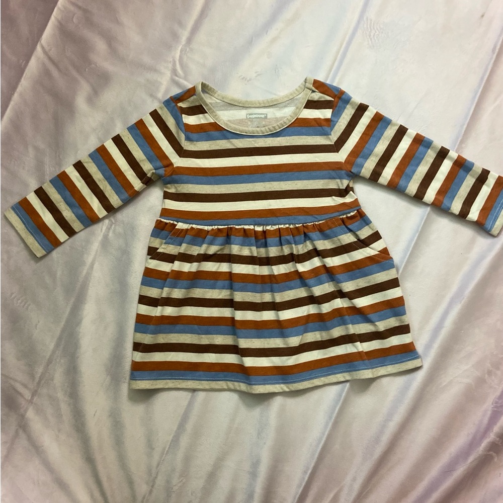 Hi, I’m selling a green wonder nation 4-5 XS dress.